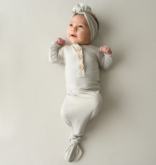 Kyte Baby Knotted Gown with bow set in Oat